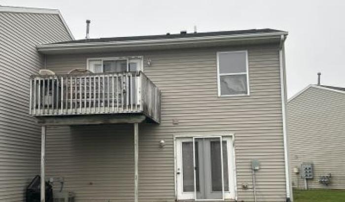 partial back view with balcony